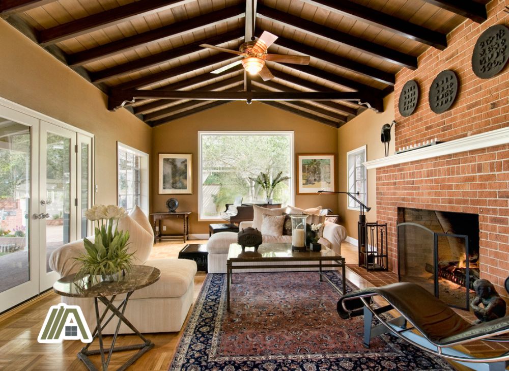 Cozy living room with vaulted ceiling and a ceiling fan